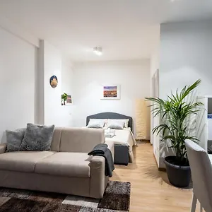 Appartement 1,2 Porta Centro Parking Free, Milan